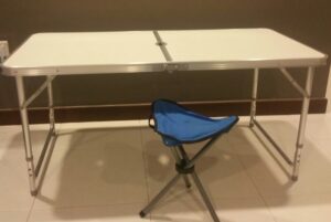Foldable table